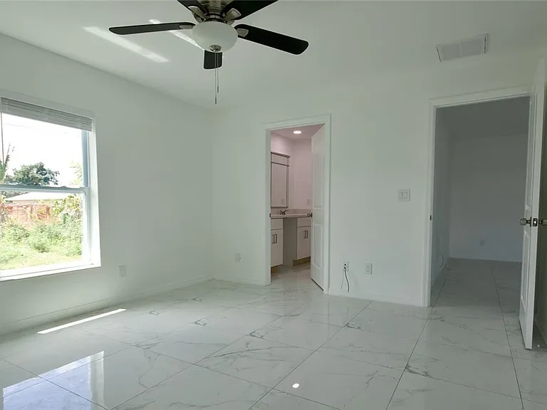 3428 Jeffcott St — Photo 8