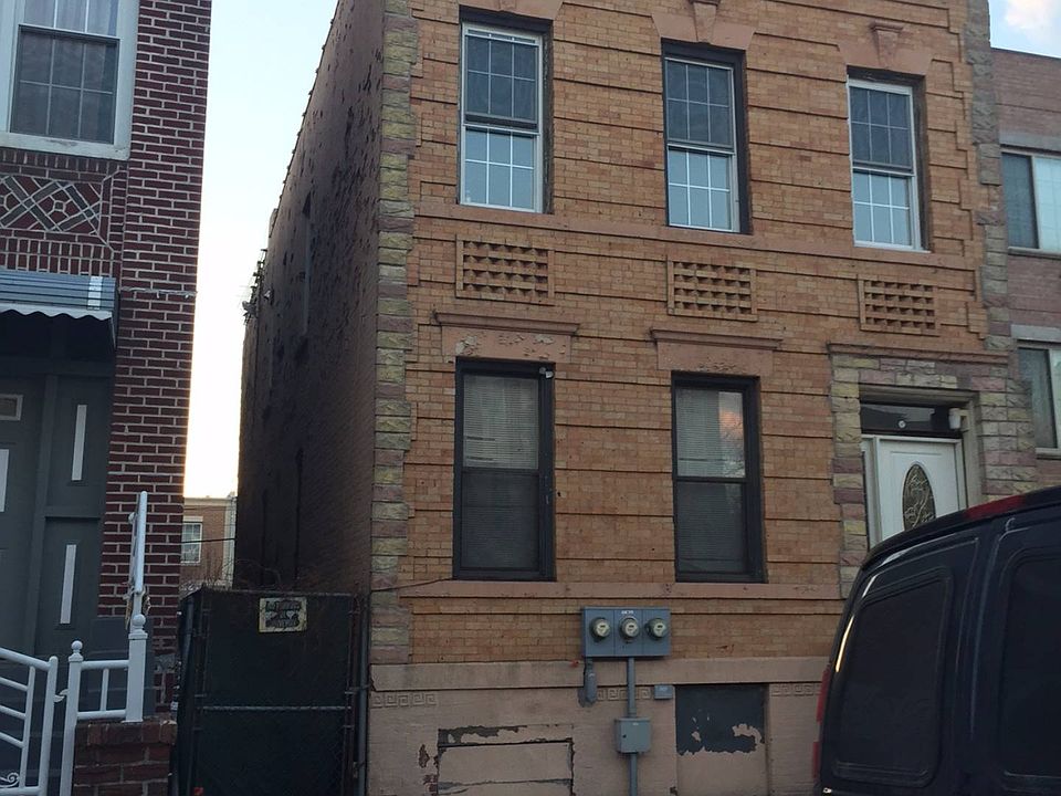2nd image of 108 Bristol St