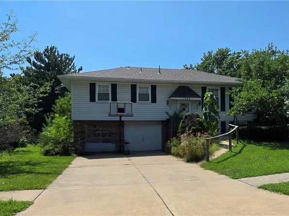 7908 NW Milrey Dr, Kansas City, MO 64152