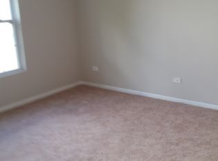 528 S Wynbrooke Rd, Romeoville, IL 60446