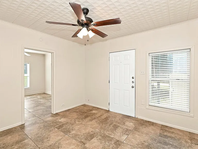 716 Rocky Ridge Flts — Photo 2