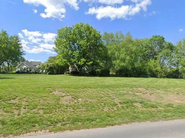 2705 Lovers Ln, Saint Joseph, MO 64506