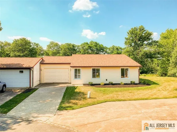 148 Maclura Plz #C, Monroe Township, NJ 08831