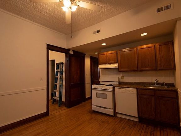 3rd image of 2060 N Campbell Ave APT 3F