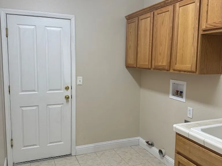 1390 Empress Ln — Photo 13
