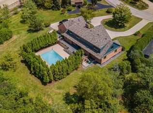 11 Kingston Dr, Oak Brook, IL