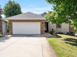 2122 W Melbourne Ct, Springfield, MO 65810