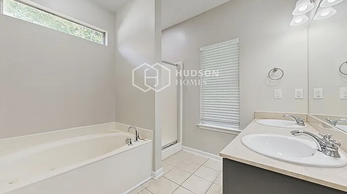 148 Highview Cv — Photo 15
