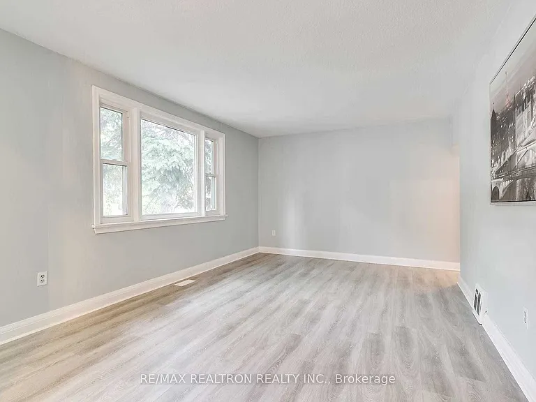 27 Highland Park Blvd — Photo 18
