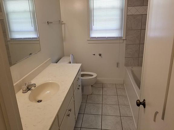 3rd image of 2704 Ardsley Dr