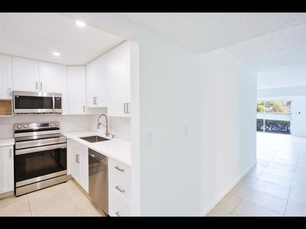873 NE 195th St APT 107