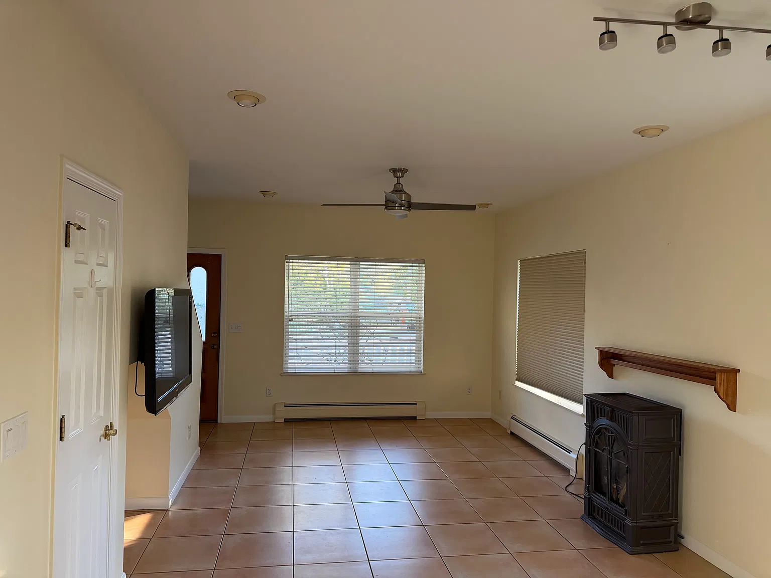 3 bed, 1480 sqft, $3,150 — Photo 2