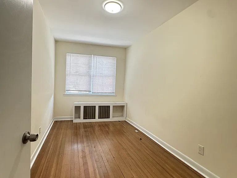 372 Manor Rd #2 — Photo 11