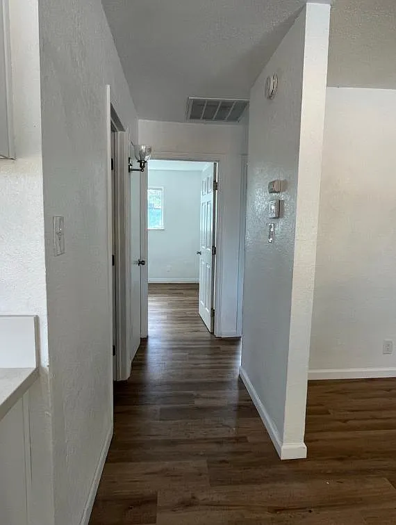 2 bed, 980 sqft, $1,300 — Photo 2