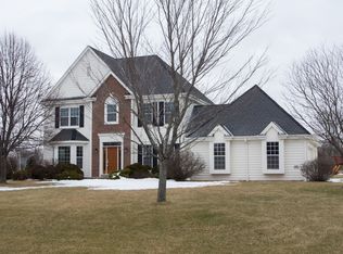 W281N4904 Theodores Cv, Pewaukee, WI 53072