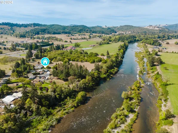 1822 Wild River Dr, Roseburg, OR 97470