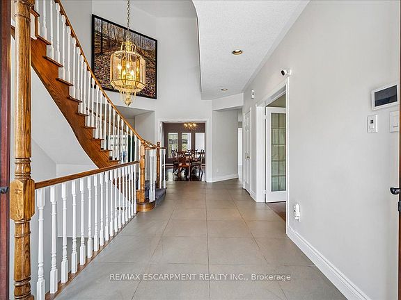 3rd image of 2203 Winding Woods Dr