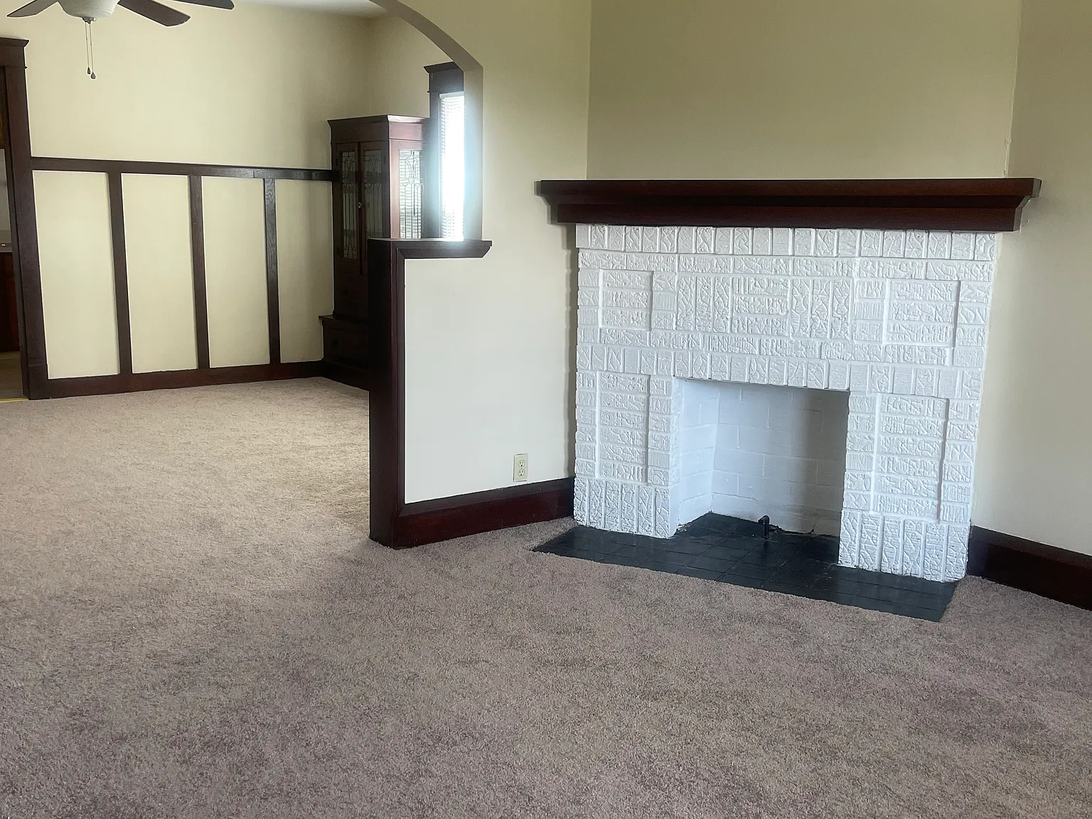 11827 Buckingham Ave — Photo 3