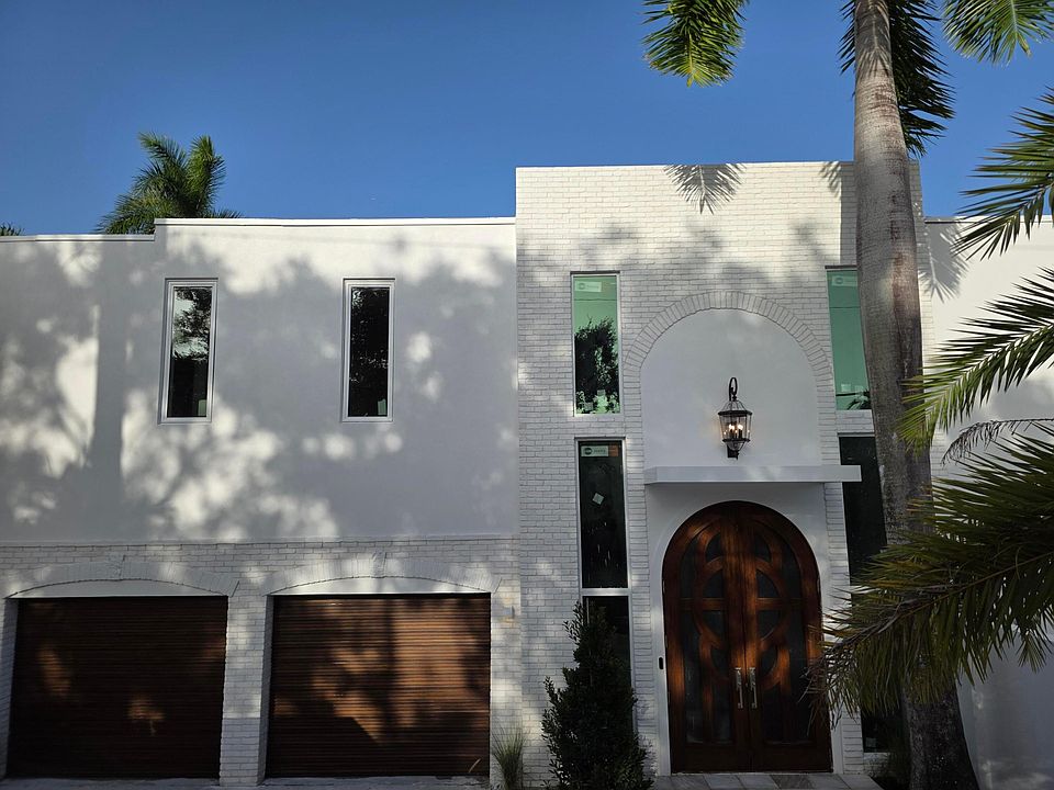 1st image of 1020 SE 9TH Avenue