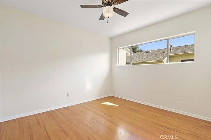 10025 Burnet Ave — Photo 4