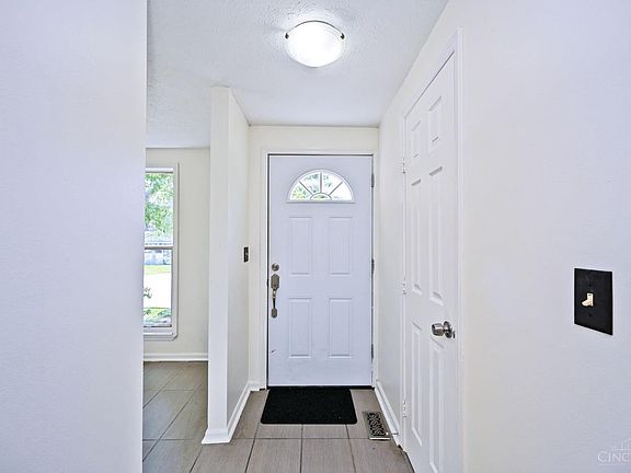 3rd image of 863 Woodlyn Dr S #118