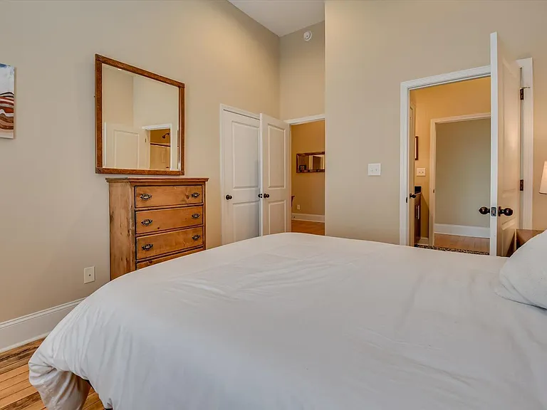 936 Broad St #304 — Photo 9