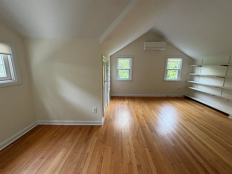 58 Benjamin St — Photo 29