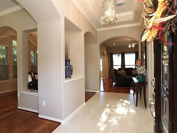 Dramatic entry to 2015 Porcelain 24x24 in tile in soft neutral tone. Extensive use of elegant crown and chair molding. Tall ceil