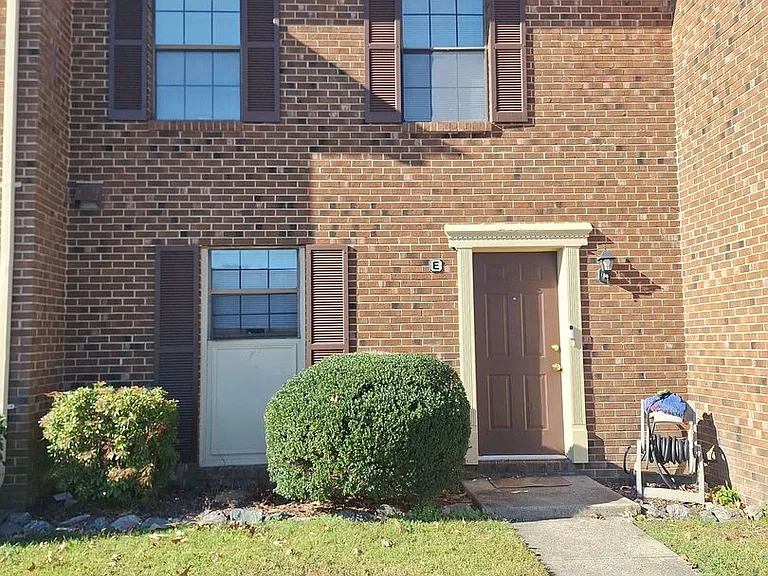 300 Circuit Ln — Photo 1