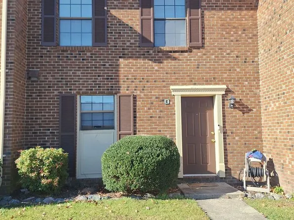 300 Circuit Ln, Newport News, VA 23608