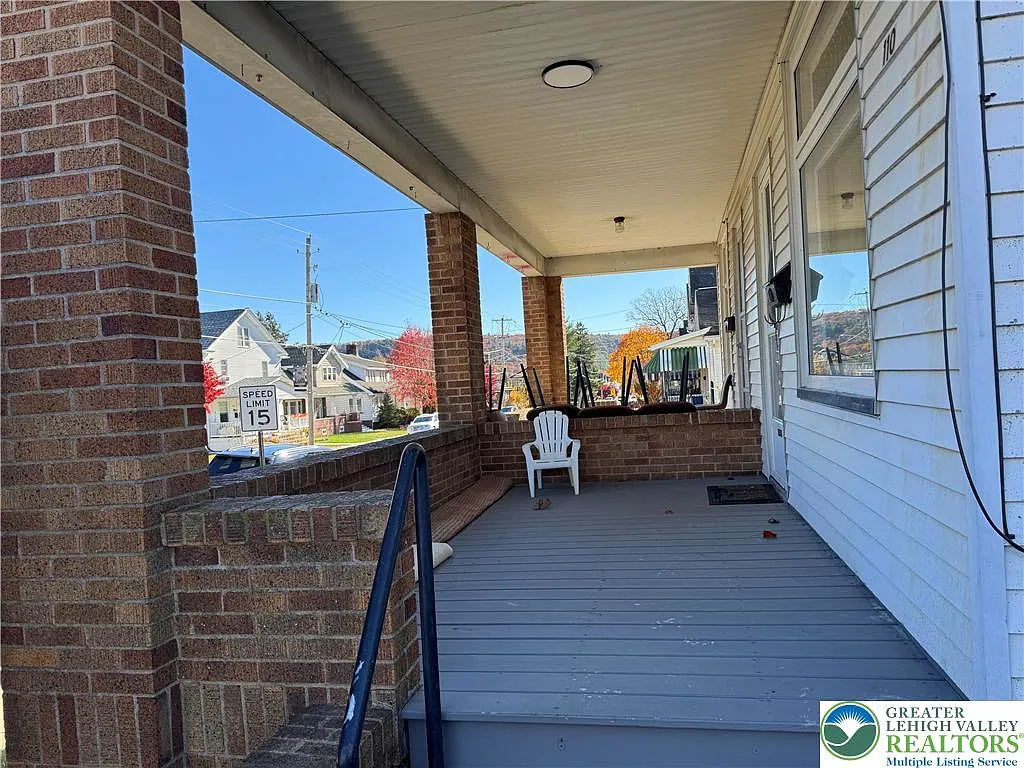 4 bed, 2.0 bath, 2112 sqft, $1,825 — Photo 3