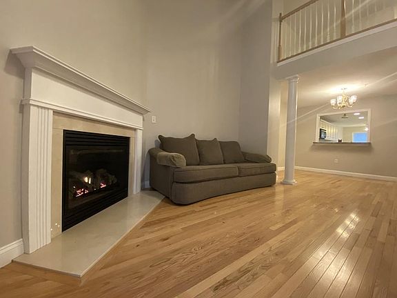 2nd image of 877 Auburnville Way APT J5