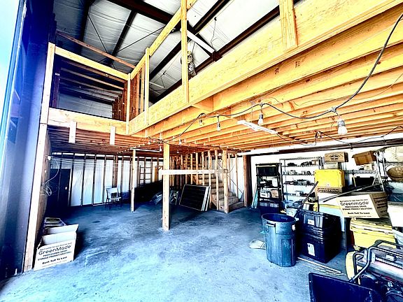 5th image of 3500 Old Three Creeks Rd