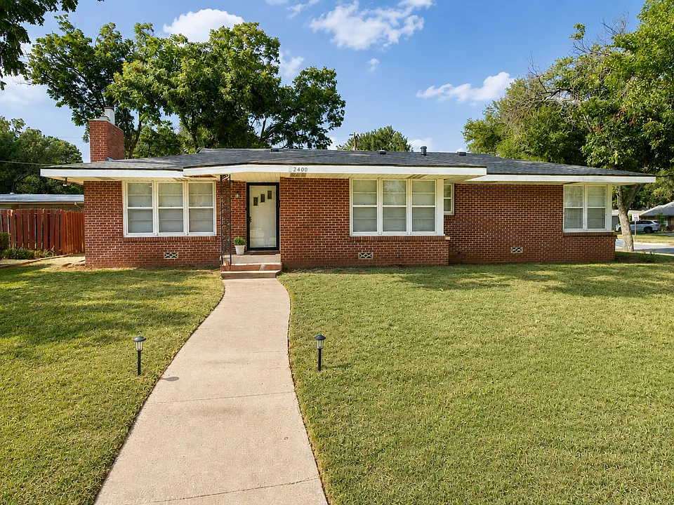 2400 Hampstead Ln