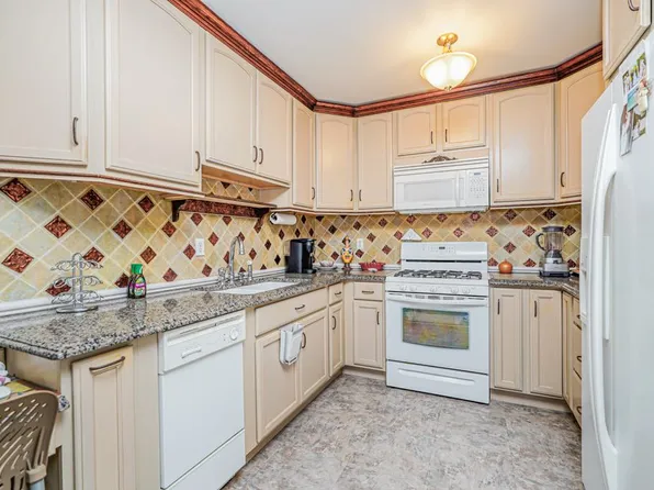 2265 Gerritsen Avenue image 4 of 11