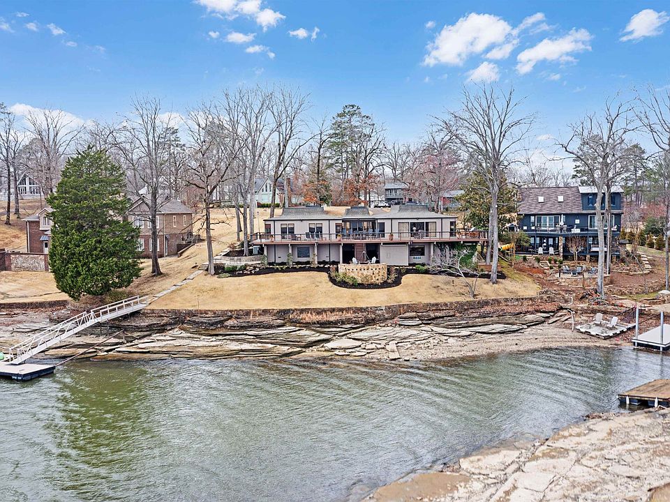 1st image of 600 Rivercliff Ln