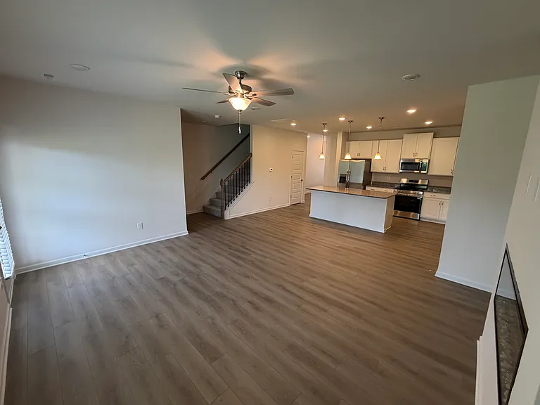4913 Dresden Loop — Photo 6