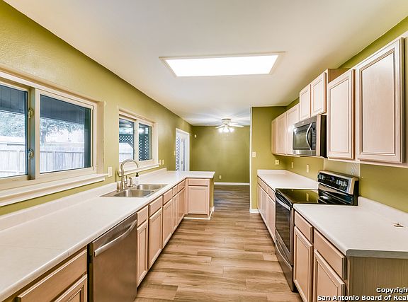 3rd image of 17431 Emerald Canyon Dr