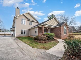 511 Lindsay St, Kernersville, NC 27284