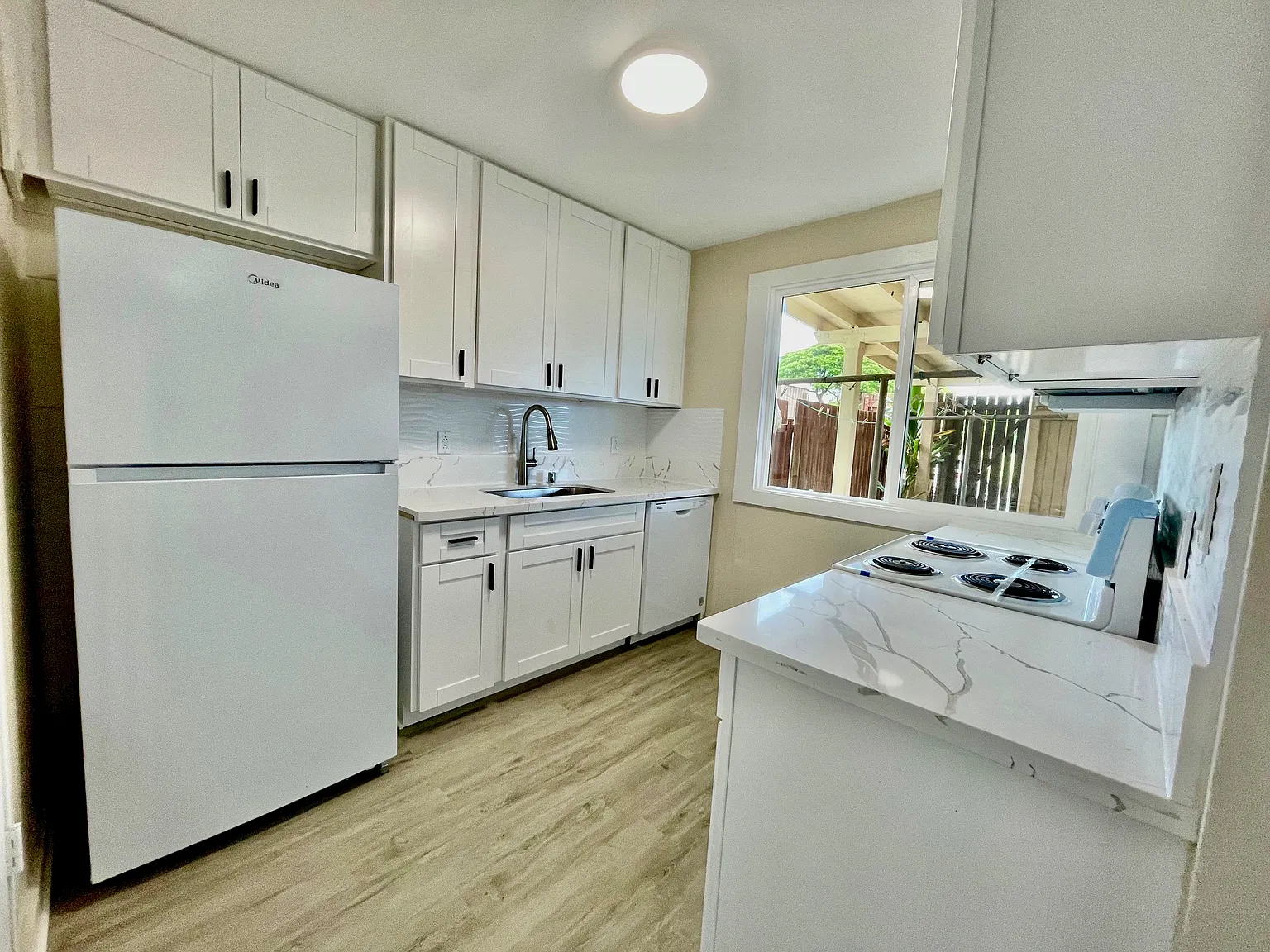 4 bed, 1.5 bath, 1158 sqft, $2,985 — Photo 3