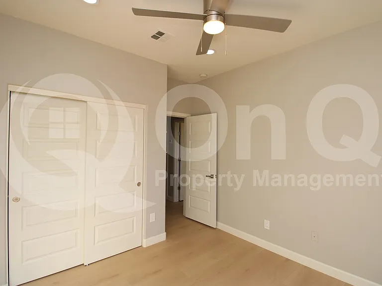 3003 E Kings Ave — Photo 12