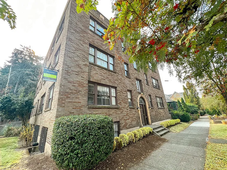 Palamar Apartments — Photo 16