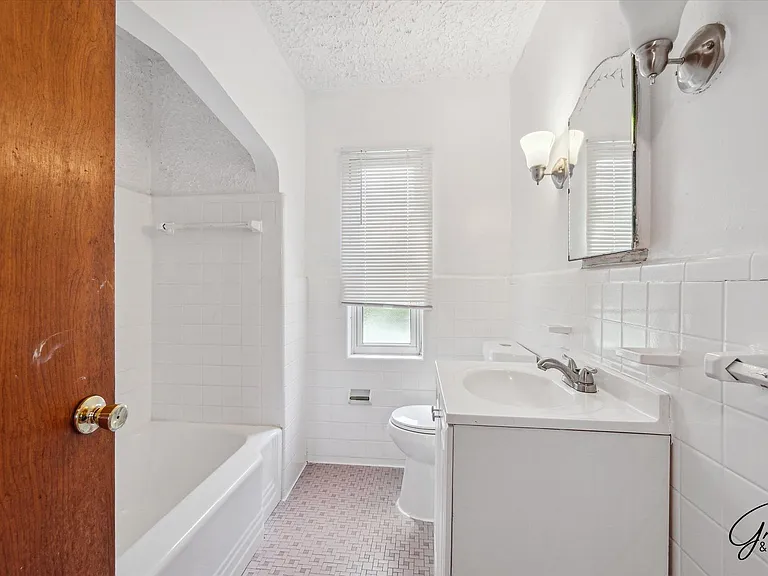 5076 Chalmers St — Photo 16