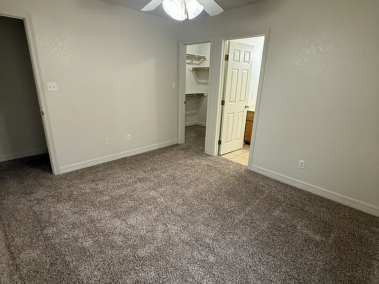 820 N Beal St #B — Photo 11