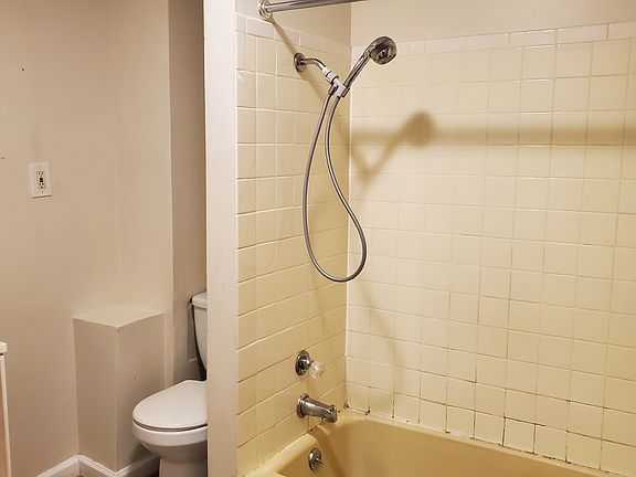 5th image of 72 Watervliet Ave #1