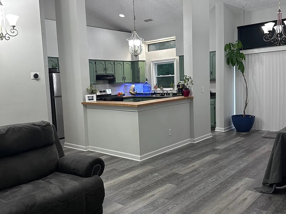 2418 Samia Dr