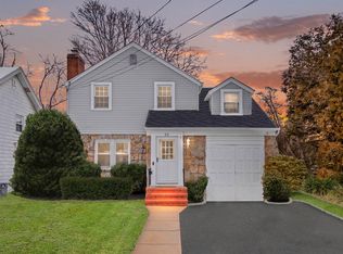 23 S Baldwin Pl, Massapequa, NY 11758