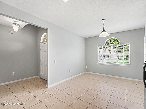 4th image of 4076 Fitzroy Reef Dr