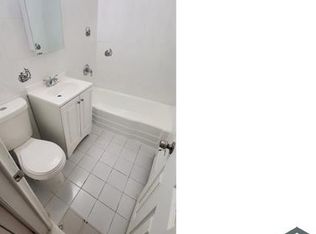1014 E 216th St #1, Bronx, NY 10469