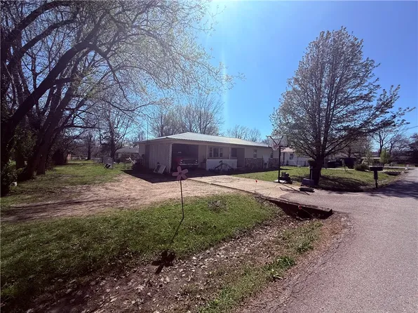 203 Saint George Ave, Berryville, AR 72616